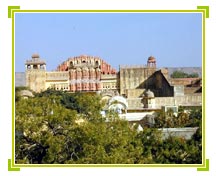 Entrance of Hawa Mahal, Jaipur Travel Packages